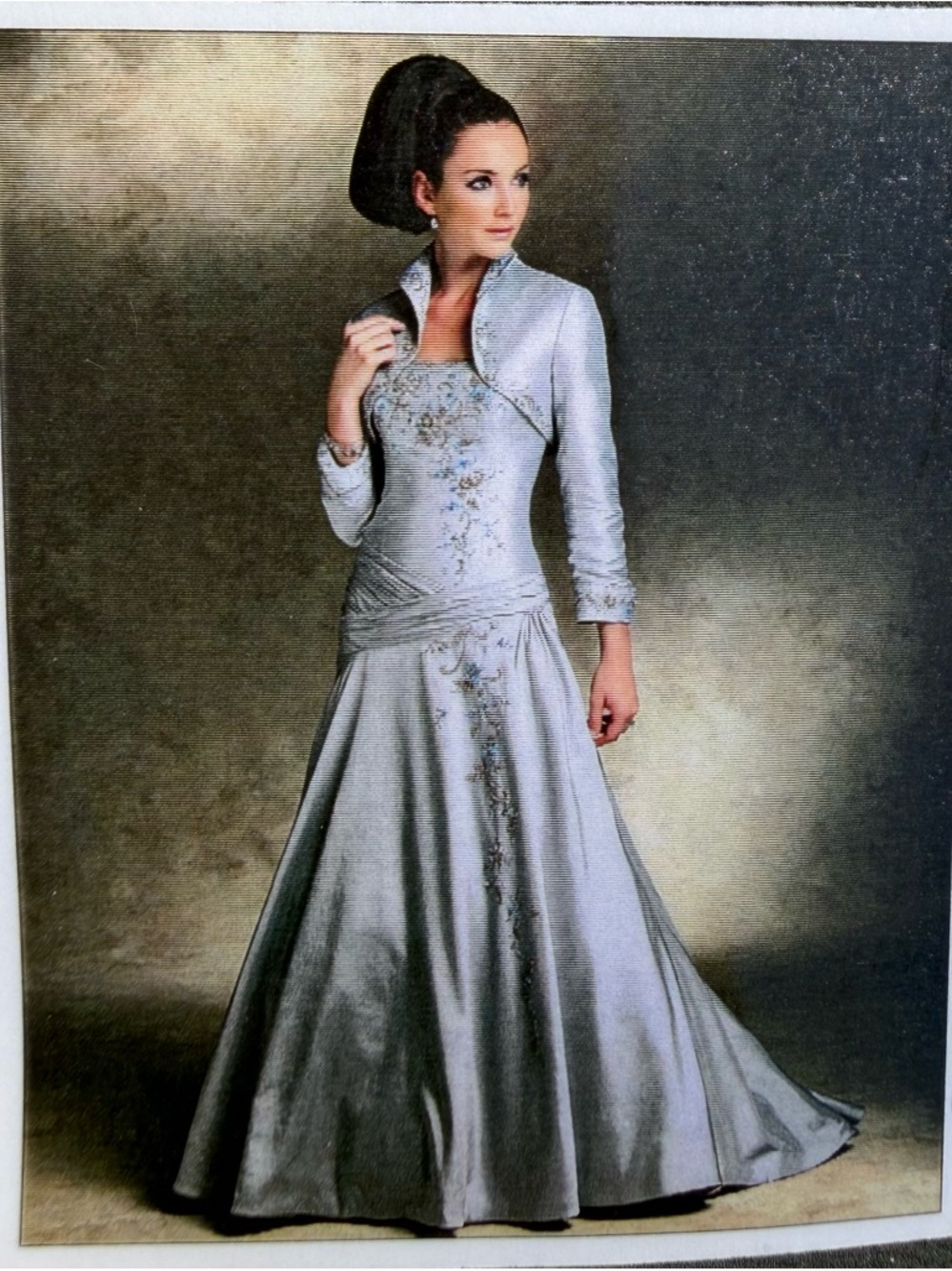 STUNNING SILK Silver-Lilac Embellished Gown
Sz 6